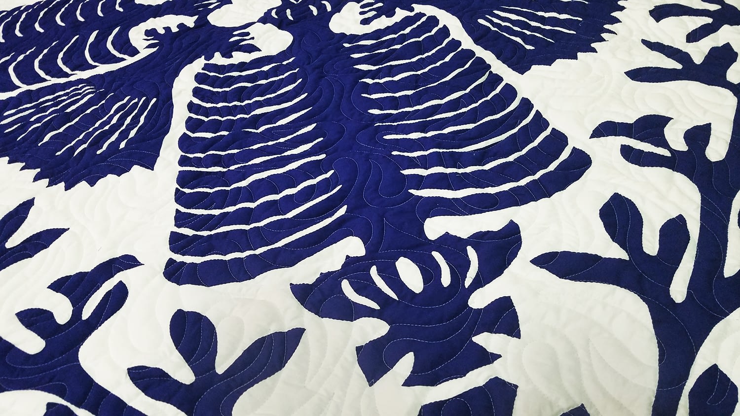 Hawaiian styled Fern FINISHED QUILT – Graphic Blue & White – Queen size