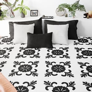 Black & White Applique Sand Dollar w/ vine border – FINISHED QUILT – Queen size